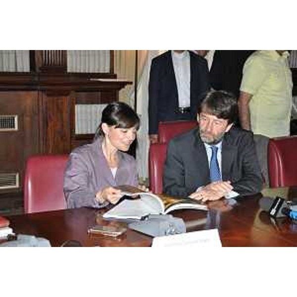Debora Serracchiani (Presidente Regione Friuli Venezia Giulia) e Dario Franceschini (Ministro Beni e Attività Culturali e Turismo) alla conferenza stampa di presentazione della mostra "Leoni e Tori dall'Antica Persia ad Aquileia" - Roma 22/06/2016