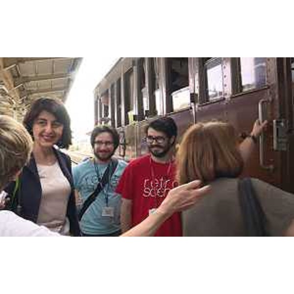 Mariagrazia Santoro (Assessore regionale Infrastrutture e Territorio) accanto a "Il Treno di Pasolini" - Stazione di Casarsa della Delizia 26/06/2016