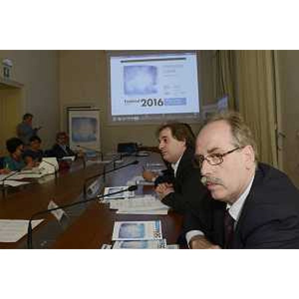 Enrico Bronzi (Direttore artistico Festival) e Gianni Torrenti (Assessore regionale Cultura) alla conferenza stampa di presentazione della XVIII edizione del Festival musicale internazionale "Nei suoni dei luoghi", nella sede della Regione FVG - Trieste 28/06/2016