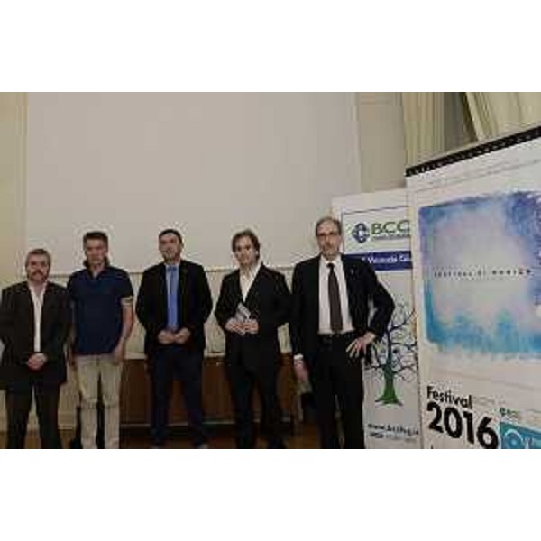 Loris Celetto (Direttore generale Nei suoni dei luoghi), Federico Macor (Presidente Associazione Progetto Musica), Roberto Tonca (Vicepresidente Federazione BCC FVG), Enrico Bronzi (Direttore artistico Nei suoni dei luoghi) e Gianni Torrenti (Assessore regionale Cultura) alla conferenza stampa di presentazione della XVIII edizione del Festival musicale internazionale "Nei suoni dei luoghi", nella sede della Regione FVG - Trieste 28/06/2016