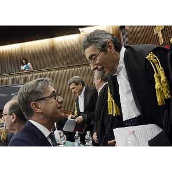 Francesco Peroni (Assessore regionale Finanze, Patrimonio, Coordinamento e Programmazione Politiche economiche e comunitarie) e Carlo Chiappinelli (Presidente Corte dei Conti Sezione controllo FVG) nell'Aula del Consiglio regionale - Trieste 29/06/2016