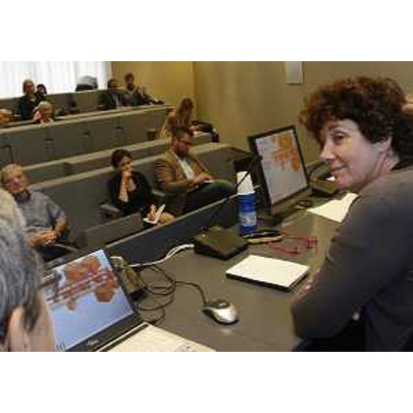 Loredana Panariti (Assessore regionale Lavoro, Formazione, Istruzione, Pari Opportunità, Politiche giovanili, Ricerca e Università) alla presentazione de "Il mercato del lavoro in FVG. Principali evidenze del 2015", nella Sala Tessitori del Consiglio regionale - Trieste 30/06/2016