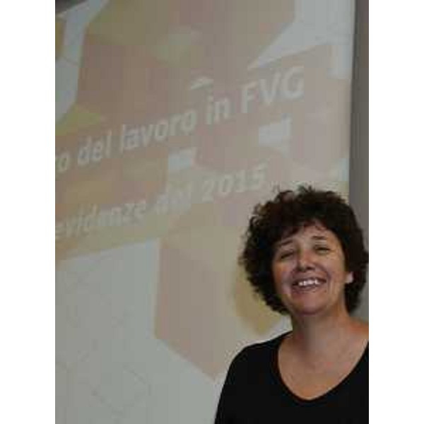 Loredana Panariti (Assessore regionale Lavoro, Formazione, Istruzione, Pari Opportunità, Politiche giovanili, Ricerca e Università) alla presentazione de "Il mercato del lavoro in FVG. Principali evidenze del 2015", nella Sala Tessitori del Consiglio regionale - Trieste 30/06/2016