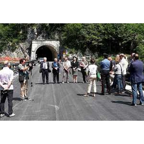 Franco Mattiussi (Vicepresidente e assessore Viabilità Provincia Udine), Pietro Fontanini (Presidente Provincia Udine), Ermes Petris (Sindaco Sauris), Mariagrazia Santoro (Assessore regionale Infrastrutture e Territorio) e Michele Benedetti (Sindaco Ampezzo) alla cerimonia di riapertura al transito del ponte ad arco della strada provinciale "del Lumiei", sul tratto che da Ampezzo porta a Sauris - 30/06/2016