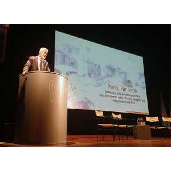 Paolo Panontin (Assessore regionale Autonomie locali e Coordinamento Riforme, Comparto unico, Sistemi informativi, Caccia e Risorse ittiche, delegato Protezione civile) all'assemblea generale di Unindustria dedicata anche alla celebrazione dei 40 anni dal terremoto del Friuli - Pordenone 30/06/2016