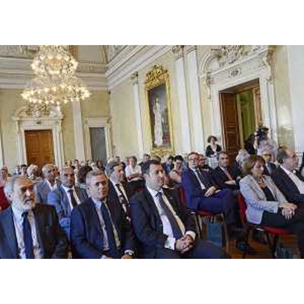 Enzo D'Antona (Direttore Il Piccolo), Ezio Mauro (Giornalista vincitore del Premio FriulAdria "Testimoni della storia" promosso dal Premio giornalistico internazionale Marco Luchetta), Franco Iacop (Presidente Consiglio regionale), Annapaola Porzio (Commissario Governo in FVG) e Gianni Torrenti (Assessore regionale Cultura), nel Palazzo della Regione FVG - Trieste 30/06/2016