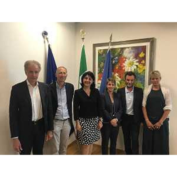 Mariagrazia Santoro (Assessore regionale Infrastrutture e Territorio) con i direttori delle ATER Riccardo Toso (Udine), Angioletto Tubaro (Pordenone), Sondra Canciani (Alto Friuli), Antonio Ius (Trieste) e Alessandra Gargiulo (Gorizia) - Udine 30/06/2016