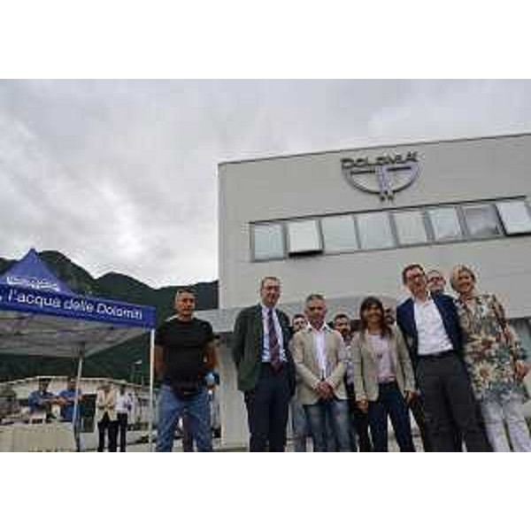 Sergio Bolzonello (Vicepresidente Regione FVG e assessore Attività produttive), Debora Serracchiani (Presidente Regione Friuli Venezia Giulia) e Gilberto Zaina (Amministratore delegato Acqua Dolomia) - Cimolais (PN) 04/07/2016