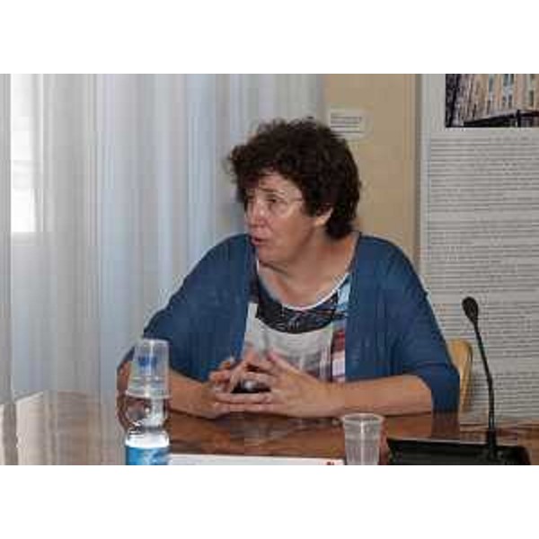 Loredana Panariti (Assessore regionale Lavoro, Formazione, Istruzione, Pari Opportunità, Politiche giovanili, Ricerca e Università) al Tavolo della firma per il rinnovo della Convenzione tra Regione FVG e Università di Trieste per la gestione dello Sportello dedicato ai Servizi per il Lavoro - Trieste 04/07/2016 (Foto UNITS)