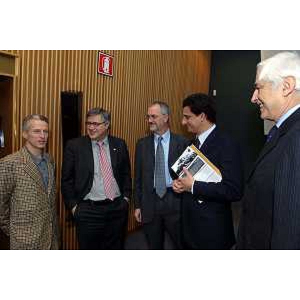 Riccardo Illy (Presidente Regione Friuli Venezia Giulia) all'inaugurazione del laboratorio plastica Agemont (Amaro, 04/02/06)