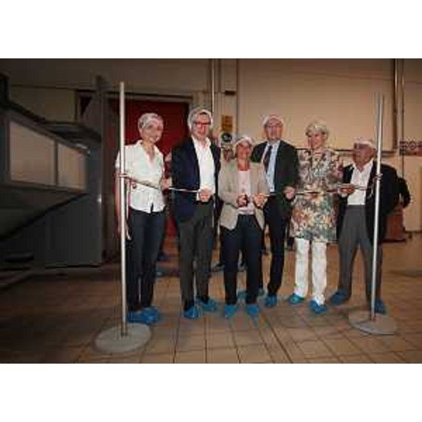 Gilberto Zaina (Amministratore delegato Acqua Dolomia), Debora Serracchiani (Presidente Regione Friuli Venezia Giulia), Sergio Bolzonello (Vicepresidente Regione FVG e assessore Attività produttive) e Silvia Moretto (Socia Acqua Dolomia) inaugurano il raddoppio dello stabilimento Acqua Dolomia - Cimolais (PN) 04/07/2016 (Foto Valeria Bacco)