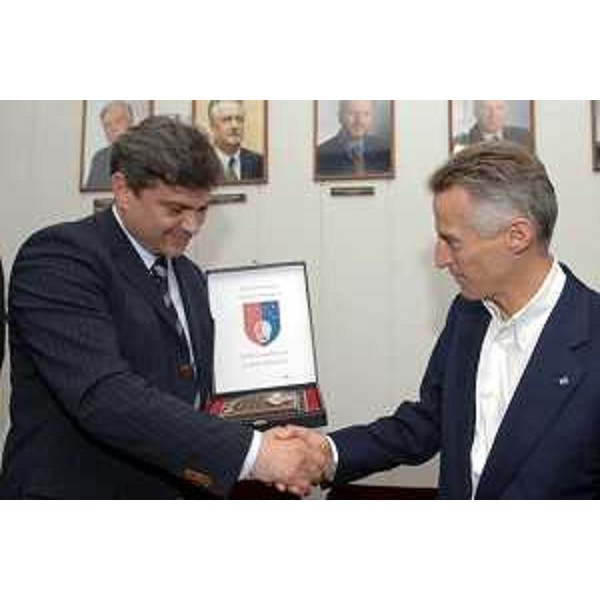Riccardo Illy (Presidente Regione Friuli Venezia Giulia) con Denis Zvizdic (Primo Ministro del Cantone di Sarajevo) (Sarajevo 15/06/06) 