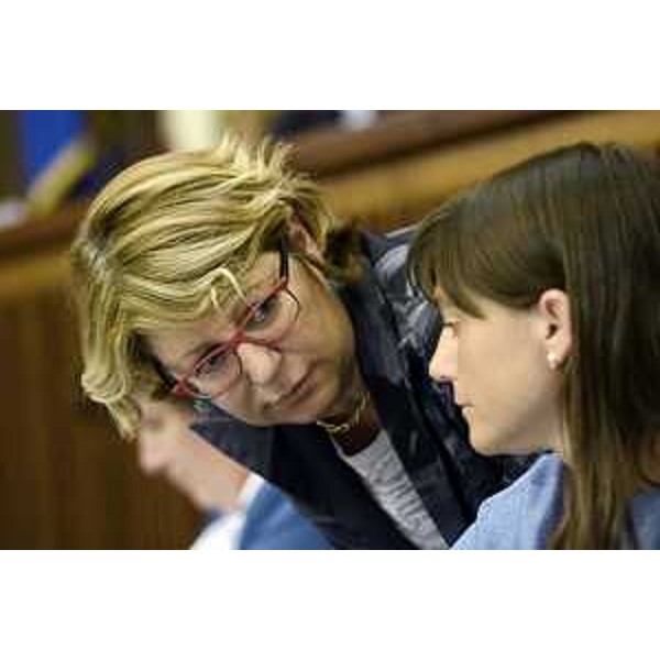 Maria Sandra Telesca (Assessore regionale Salute, Integrazione socio-sanitaria, Politiche sociali e Famiglia) e Debora Serracchiani (Presidente Regione Friuli Venezia Giulia) nell'Aula del Consiglio regionale - Trieste 05/07/2016