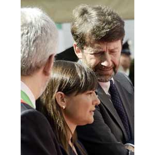 Debora Serracchiani (Presidente Regione Friuli Venezia Giulia) e Dario Francescini (Ministro Beni e Attività culturali e Turismo) all'inaugurazione della nuova sede dei reparti NAS, NOE e Tutela Patrimonio Culturale dei Carabinieri, in viale XXIII Marzo, intitolata a Germano Craighero - Udine 06/07/2016