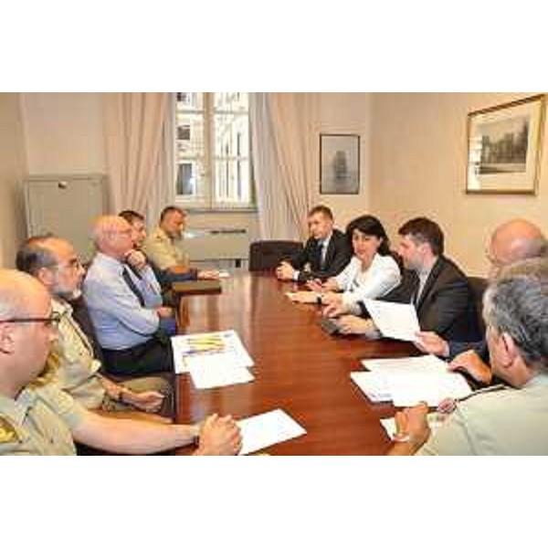 Mariagrazia Santoro (Assessore regionale Infrastrutture e Territorio), con i sindaci Stefano Balloch (Cividale) e Francesco Brollo (Tolmezzo), incontra Antonio Caporotundo (Direttore task force Valorizzazione e dismissione immobili militari) sulle Caserme Cantore (Tolmezzo) e Francescatto (Cividale), nella sede del Ministero della Difesa - Roma 06/07/2016