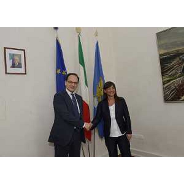Giuseppe Manzo (Ambasciatore d'Italia a Berlgrado) e Debora Serracchiani (Presidente Regione Friuli Venezia Giulia) nella sede della Regione - Trieste 08/07/2016