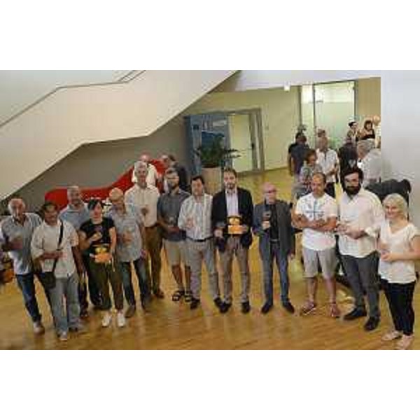 Franco Iacop (Presidente Consiglio regionale), Cristiano Shaurli (Assessore regionale Risorse agricole e forestali), Mauro Nalato (Autore) e produttori alla presentazione del libro "Vini macerati nati in FVG" - Udine 11/07/2016
