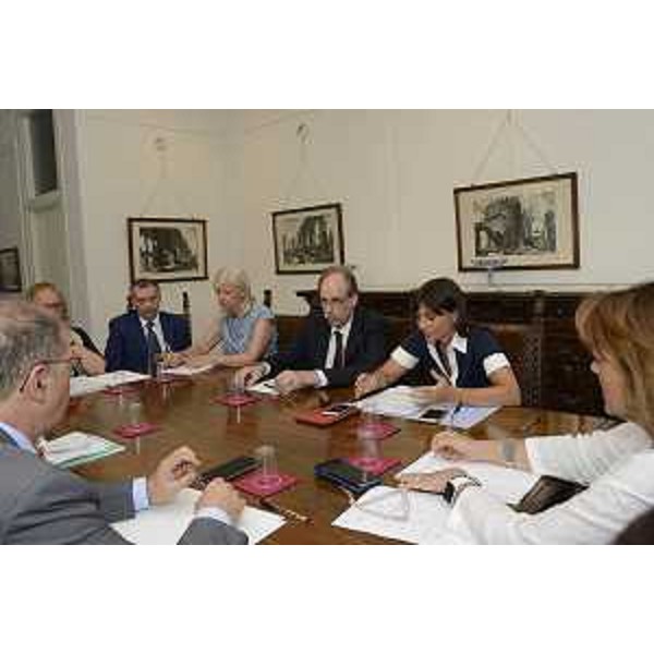 Gianni Torrenti (Assessore regionale Cultura, Sport e Solidarietà) e Debora Serracchiani (Presidente Regione Friuli Venezia Giulia) incontrano i prefetti del FVG in tema di immigrazione - Udine 12/07/2016