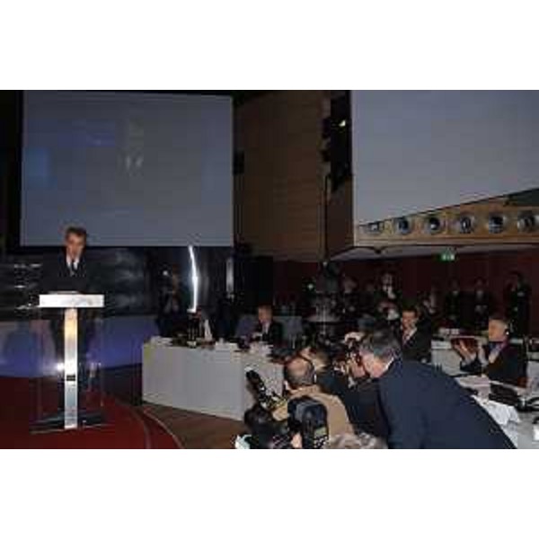 Riccardo Illy (Presidente Regione Friuli Venezia Giulia) ascolta l'intervento del Presidente Fischer (Salisburgo, 28/01/06)