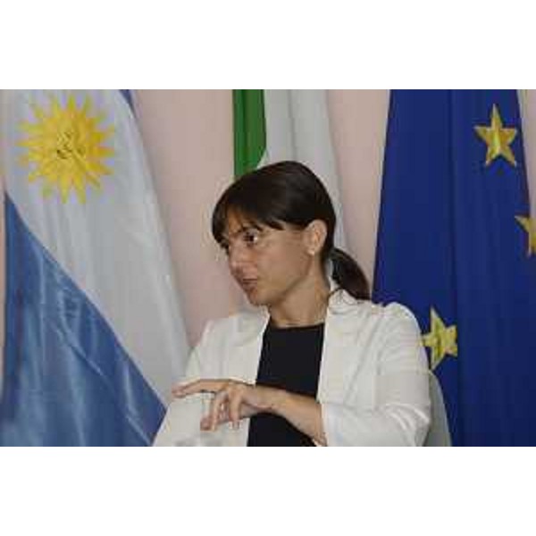 Debora Serracchiani (Presidente Regione Friuli Venezia Giulia) durante la firma di alcuni accordi di cooperazione tra Enti del FVG e Istituzioni governative argentine - Gorizia