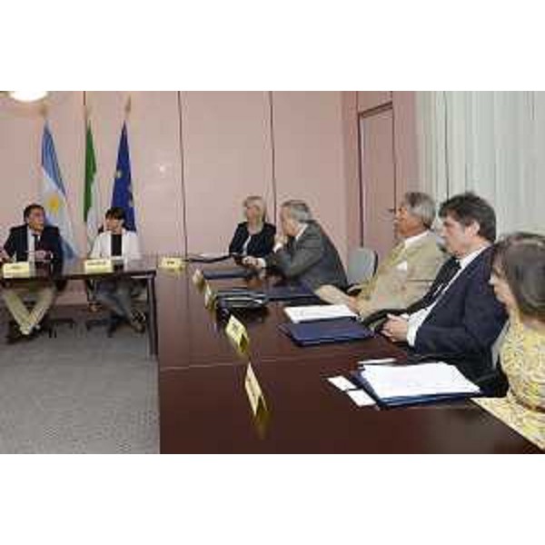 Debora Serracchiani (Presidente Regione Friuli Venezia Giulia) durante la firma di alcuni accordi di cooperazione tra Enti del FVG e Istituzioni governative argentine - Gorizia