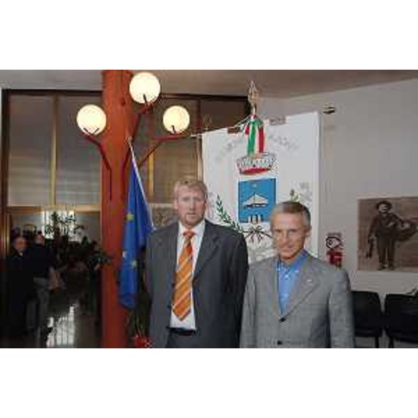 Riccardo Illy (Presidente Regione Friuli Venezia Giulia) visita il Comune di Vajont accompagnato dal Sindaco, Felice Manarin. (Vajont 26/10/07)