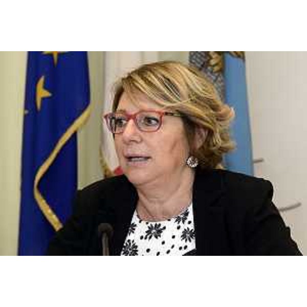 Maria Sandra Telesca (Assessore regionale Salute, Integrazione socio-sanitaria, Politiche sociali e Famiglia) alla conferenza stampa di presentazione dei servizi di prenotazione on line delle visite e prestazioni sanitarie disponibili in FVG e della APP "Emergenza FVG" - Trieste 26/07/2016