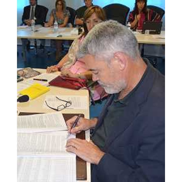 Paolo Panontin (Assessore regionale Autonomie locali) alla sigla dell'intesa sul subentro delle UTI alle Comunità Montane - Udine 19/07/2016