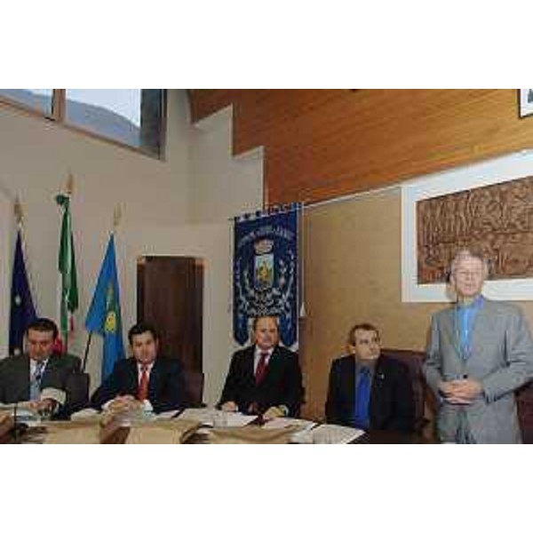 Riccardo Illy (Presidente Regione Friuli Venezia Giulia) nel corso dei lavori della Giunta regionale riunita nella sede del Municipio di Erto e Casso. (Erto e Casso 26/10/07)