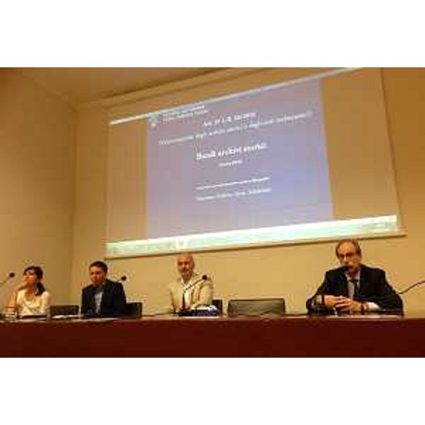 Gianni Torrenti (Assessore regionale Cultura) presenta i Bandi per il finanziamento di iniziative progettuali riguardanti la valorizzazione degli archivi storici e degli archivi storici degli enti ecclesiastici - Trieste 27/07/2016