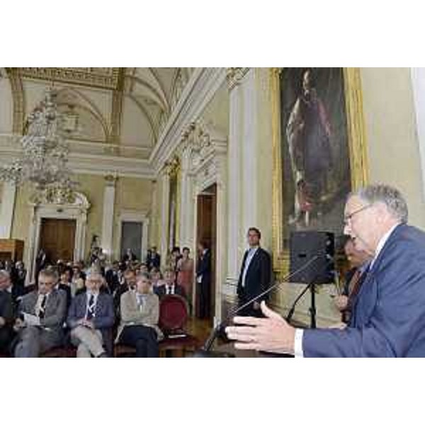 John R. Phillips (Ambasciatore USA in Italia) apre i lavori dell'Innovation Forum "Driving change for US and Italian Innovation systems: finding better ways to learn from each other", nella sede della Regione - Trieste 28/07/2016