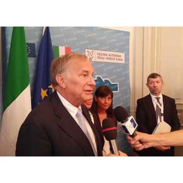 John R. Phillips (Ambasciatore USA in Italia), Debora Serracchiani (Presidente Regione Friuli Venezia Giulia) e Ivan Scalfarotto (Sottosegretario Sviluppo economico) a margine dell'apertura dei lavori dell'Innovation Forum "Driving change for US and Italian Innovation systems: finding better ways to learn from each other", nella sede della Regione - Trieste 28/07/2016