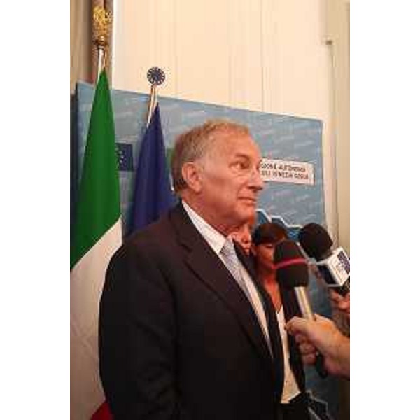 John R. Phillips (Ambasciatore USA in Italia) a margine dell'apertura dei lavori dell'Innovation Forum "Driving change for US and Italian Innovation systems: finding better ways to learn from each other", nella sede della Regione - Trieste 28/07/2016