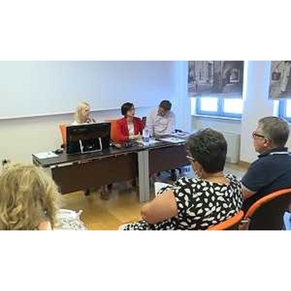 Silvia Altran (Sindaco Monfacone), Sara Vito (Assessore regionale Ambiente ed Energia) ed Enrico Gherghetta (Presidente Provincia Gorizia) all'incontro sui dati ambientali con i rappresentanti dei comitati di quartiere - Monfalcone 29/07/2016