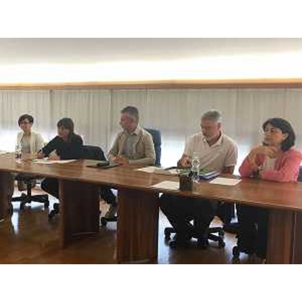 Sara Vito (Assessore regionale Ambiente ed Energia), Debora Serracchiani (Presidente Regione Friuli Venezia Giulia), Claudio Traina (Sindaco Barcis), gli assessori regionali Paolo Panontin (Autonomie locali e Coordinamento Riforme, Comparto unico, Sistemi informativi, Caccia e Risorse ittiche, delegato Protezione civile) e Mariagrazia Santoro (Infrastrutture e Territorio) in Municipio - Barcis 01/08/2016