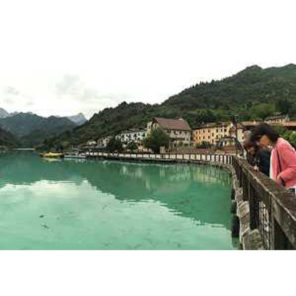 Debora Serracchiani (Presidente Regione Friuli Venezia Giulia) e Mariagrazia Santoro (Assessore regionale Infrastrutture e Territorio) nel corso del sopralluogo al cantiere per la viabilità alternativa dedicata al trasporto fuori valle degli accumuli ghiaiosi del torrente Cellina - Barcis 01/08/2016