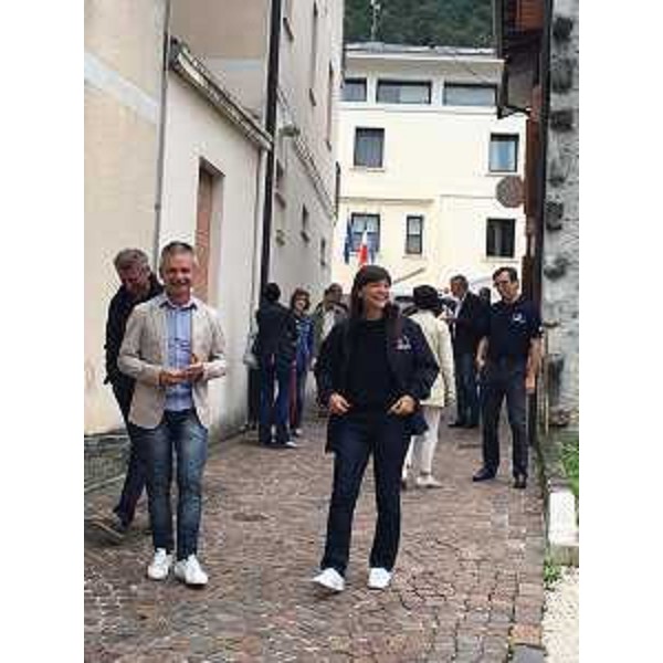 Claudio Traina (Sindaco Barcis) e Debora Serracchiani (Presidente Regione Friuli Venezia Giulia) nel corso del sopralluogo al cantiere per la viabilità alternativa dedicata al trasporto fuori valle degli accumuli ghiaiosi del torrente Cellina - Barcis 01/08/2016