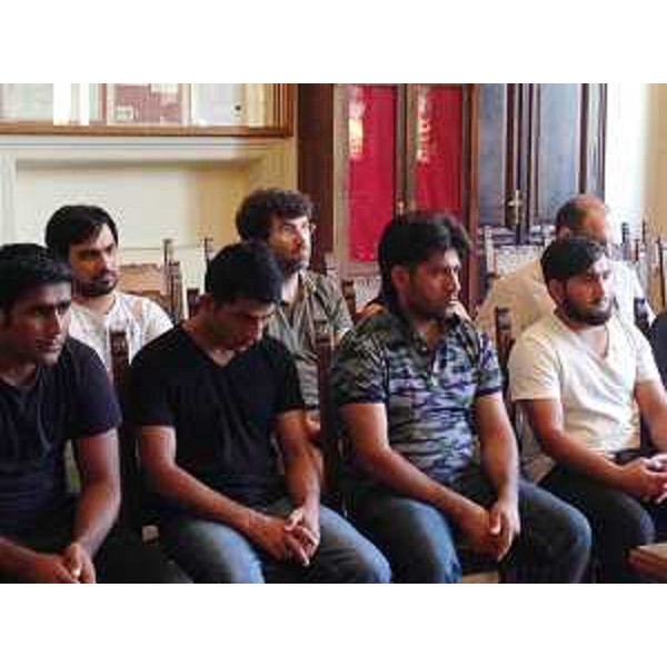 Richiedenti asilo presenti alla firma del Protocollo d'intesa che consentirà loro di svolgere attività di volontariato - Pontebba 04/08/2016