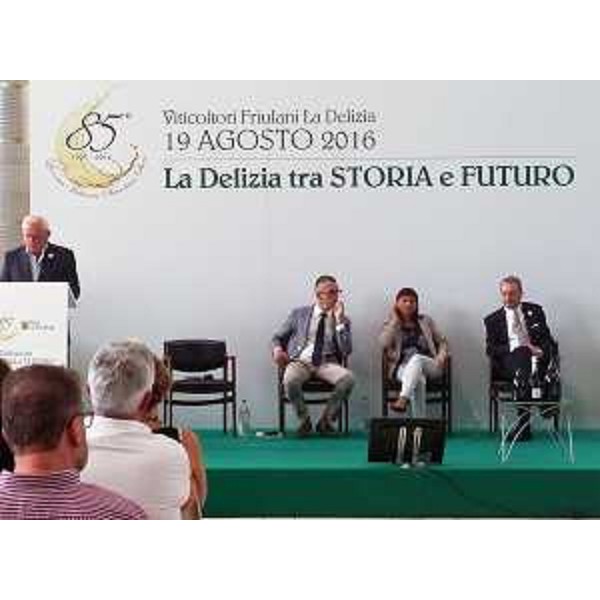 Pietro Biscontin (Direttore cantina “La Delizia”), Flavio Bellomo (presidente Cantina “La Delizia”), Debora Serracchiani (presidente Friuli Venezia Giulia) e Sergio Bolzonello (Vicepresidente e assessore regionale Attività produttive) durante l’inaugurazione della nuova area produttiva della cantina “La Delizia” di Casarsa ed 85° anniversario della fondazione – Orcenico di Zoppola 19/08/2016