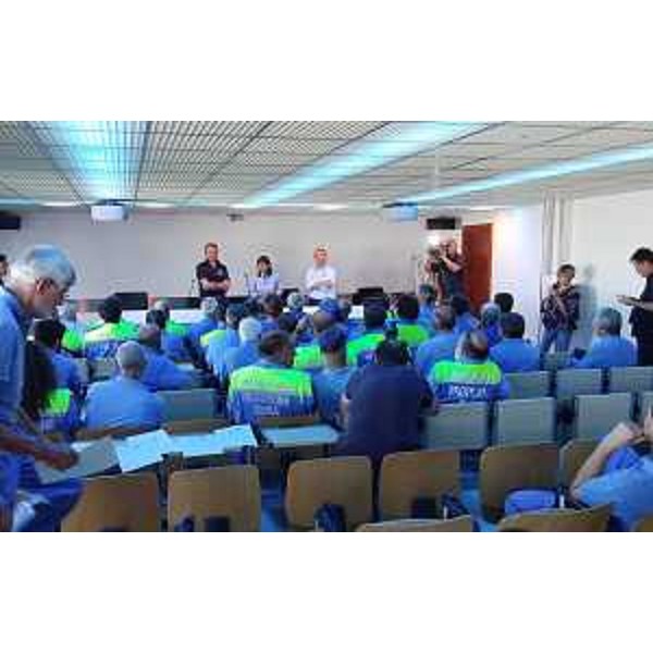 Luciano Sulli (Direttore Protezione civile FVG), Debora Serracchiani (Presidente Regione Friuli Venezia Giulia) e Guglielmo Galasso (Direttore Servizio NUE 112, pianificazione, CFD e sistemi tecnologici Protezione civile FVG) incontrano i volontari in partenza per il centro Italia, nel Centro operativo della Protezione civile del FVG - Palmanova 24/08/2016