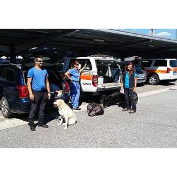 Squadra cinofila della Protezione civile del Friuli Venezia Giulia in partenza verso i centri abitati del centro Italia colpiti stanotte da un grave terremoto - Centro operativo della Protezione civile del FVG - Palmanova 24/08/2016
