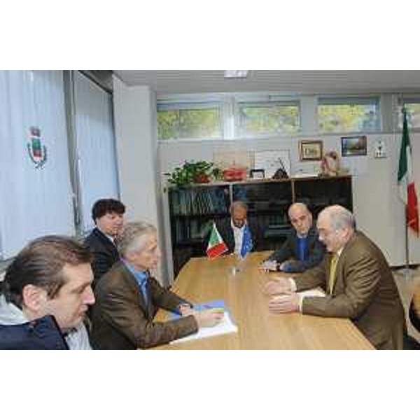 Riccardo Illy (Presidente Regione Friuli Venezia Giulia), Enzo Marsilio (Assessore regionale Risorse agricole, naturali, forestali e Montagna) e Renato Taurian (Sindaco Dogna) nel corso della visita al Comune di Dogna. (Dogna 29/10/07)