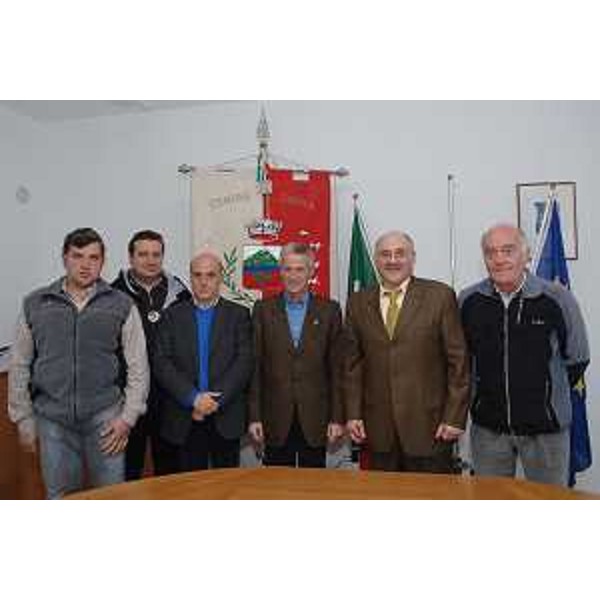 Riccardo Illy (Presidente Regione Friuli Venezia Giulia), Enzo Marsilio (Assessore regionale Risorse agricole, naturali, forestali e Montagna) e Renato Taurian (Sindaco Dogna) nel corso della visita al Comune di Dogna. (Dogna 29/10/07)