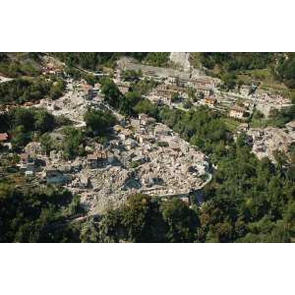Amatrice (Rieti) - Sorvolo dell'elicottero della Protezione civile del Friuli Venezia Giulia - 29/08/2016