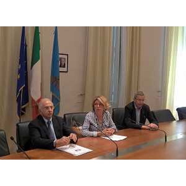 Gianluigi Scannapieco (Direttore generale IRCCS Burlo Garofolo), Maria Sandra Telesca (Assessore regionale Salute) e Adriano Marcolongo (Direttore centrale Salute Regione FVG) nel corso dell'illustrazione dei dati sullo screening neonatale esteso per le malattie metaboliche - Trieste 31/08/2016