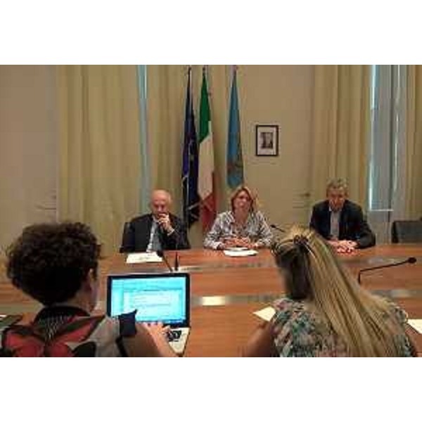 Gianluigi Scannapieco (Direttore generale IRCCS Burlo Garofolo), Maria Sandra Telesca (Assessore regionale Salute) e Adriano Marcolongo (Direttore centrale Salute Regione FVG) nel corso dell'illustrazione dei dati sullo screening neonatale esteso per le malattie metaboliche - Trieste 31/08/2016