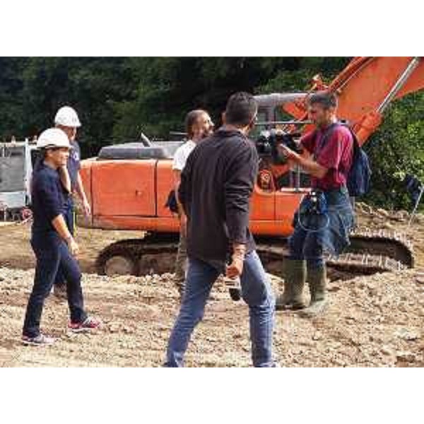 Debora Serracchiani (Presidente Regione FVG) nell'area di realizzazione del guado sulla strada regionale 260 per Amatrice (Rieti) - 31/08/2016