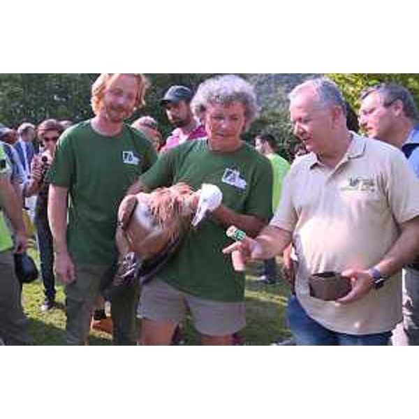 Fulvio Genero (Responsabile Progetto Grifone) alla manifestazione "Vivi e liberi di volare ... buon viaggio giovane grifone" alla Riserva naturale Lago di Cornino - Forgaria (UD) 04/09/2016