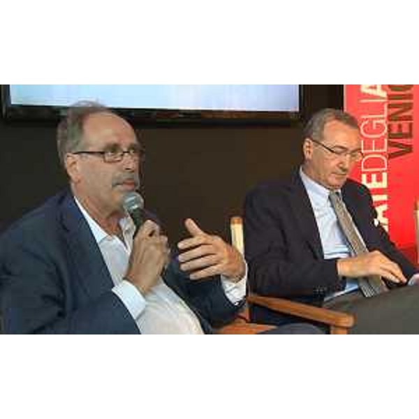 Gianni Torrenti (Assessore regionale Cultura, Sport e Solidarietà) e Sergio Bolzonello (Vicepresidente Regione FVG e assessore Attività produttive, Turismo e Cooperazione) all'evento di presentazione "Fotogrammi di emozioni. Un anno di cinema in Friuli Venezia Giulia", nello stand di PromoTurismo FVG all'Hotel Excelsior nell'ambito del Festival internazionale del Cinema - Venezia 05/09/2016