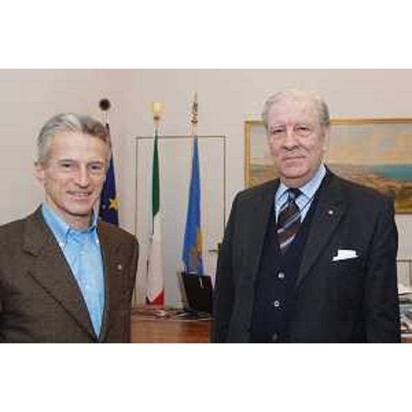 Riccardo Illy (Presidente Regione Friuli Venezia Giulia) e Roberto De Lorenzo (Nuovo prefetto di Gorizia) (Trieste, 19/01/06)